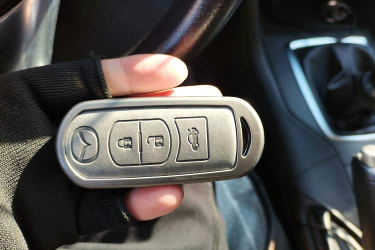 Used Mazda 3 Axela 2016 Sedan 1.5L Manual Comfort Model