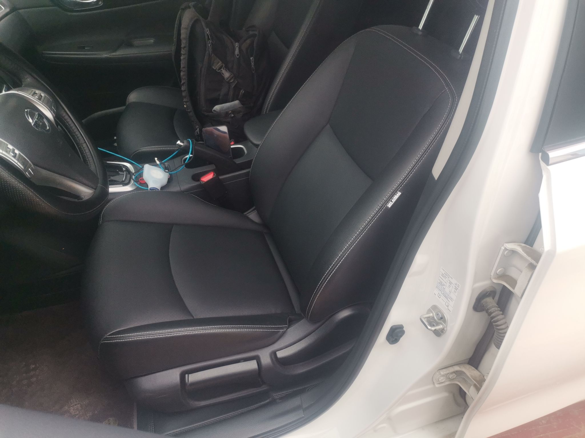 Переднее сиденье в автомобиле