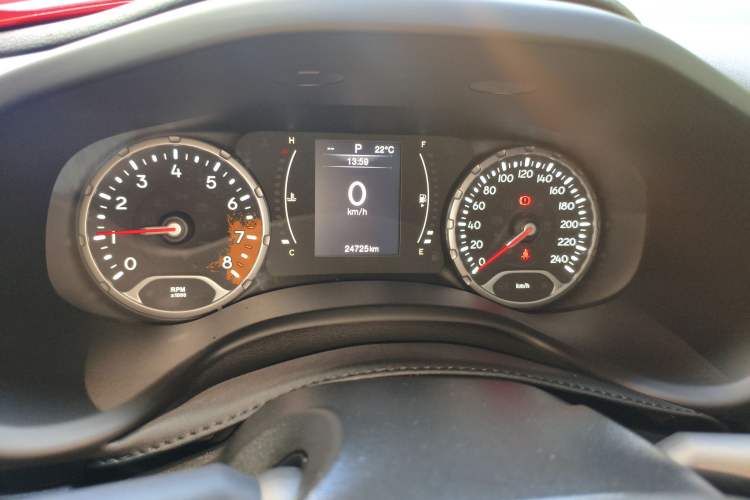 Used Jeep Renegade 2017 180T Automatic Jingneng Edition Odometer Close Up