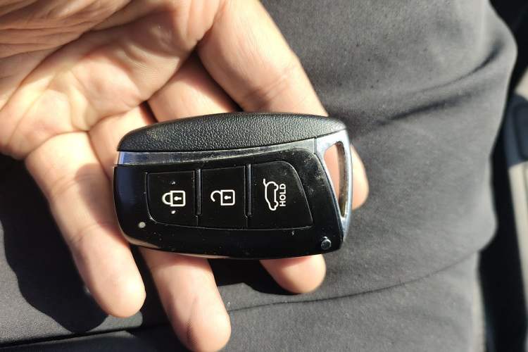 Used Hyundai Santa Fe Classic 2013 3.0L 4x4 Comfort Edition with Navigation 7 Seats Euro IV
