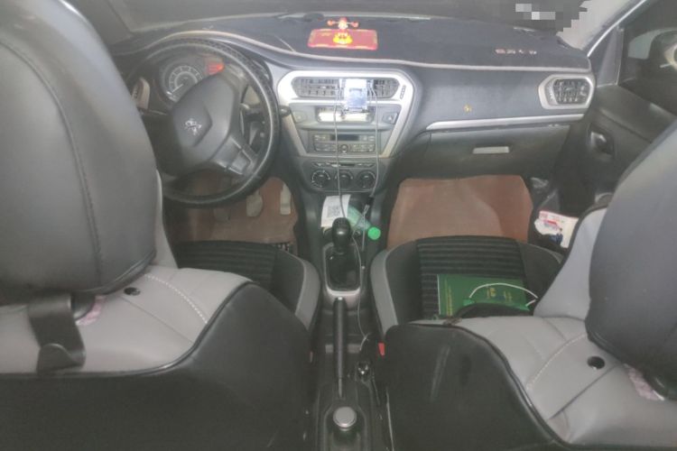 Used Peugeot 301 2016 1.6L Manual Comfort Edition Center Console