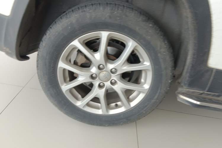 Used Jeep Cherokee 2017 2.0L Superior Edition Right Rear Wheel Hub