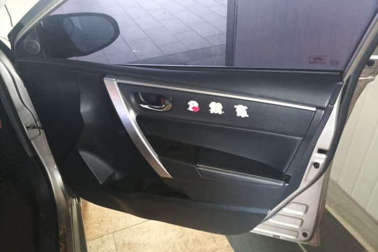 Used Toyota Corolla 2018 Dual-Engine 1.8L E-CVT Smart Edition
