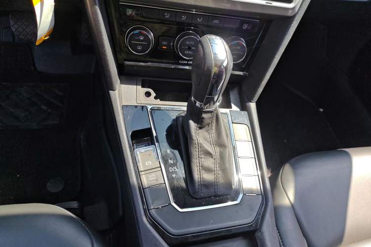 Used Volkswagen Lamando 2015 280TSI DSG Comfort Edition Gear Lever