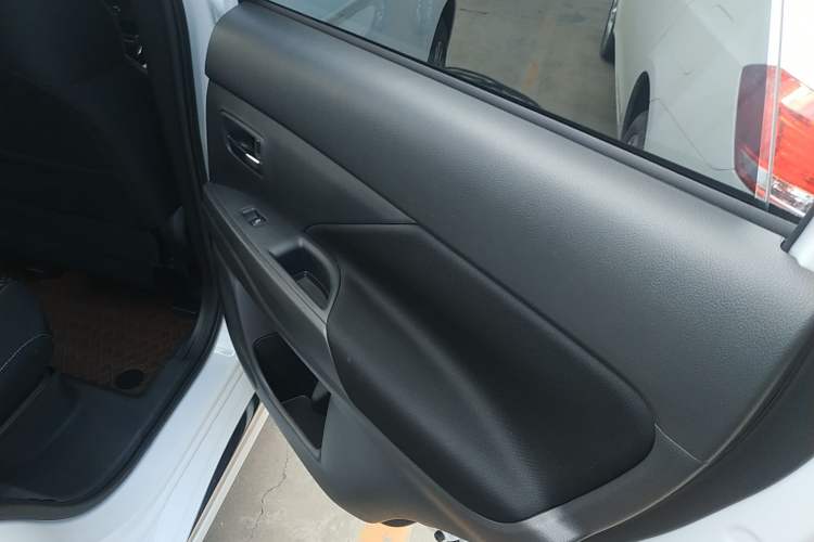 Used Mitsubishi Outlander 2021 Revised Version 2.0L Two-Wheel Drive Comfort Edition 5 Seats Right Rear Door Interior