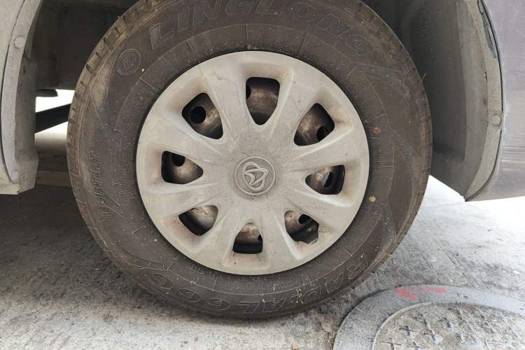 Used CHANGAN KAICHENG Ruixing M70 2017 1.5L Comfort-Style Liftback Door DAM15DL Right Front Wheel Hub