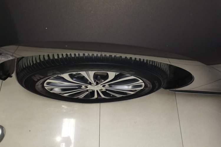 Used Buick GL8 2023 Facelifted Land Cruiser Executive Luxury Version