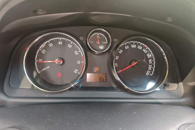 Used Opel Antara 2011 2.4 Luxury Two-Wheel-Drive Version
