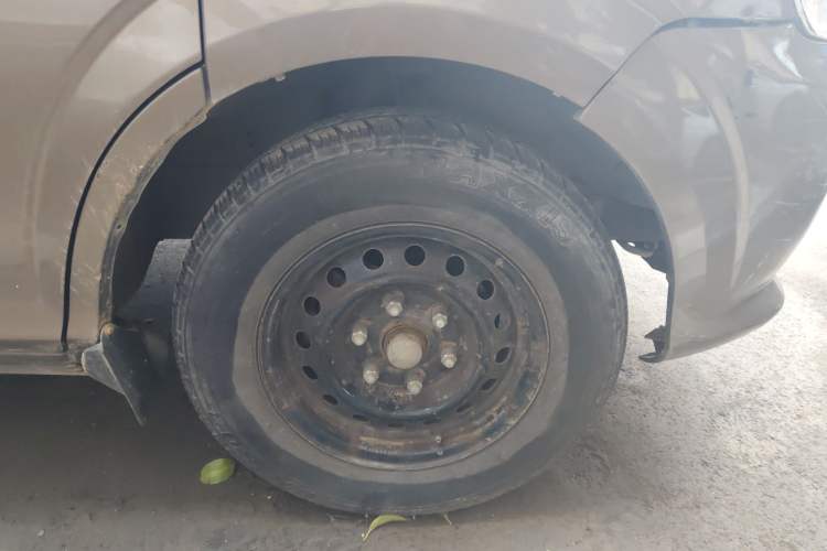 Used Foton MP-X E 2014 2.0L Wealth Express Classic Edition Basic Configuration with 4Gi-VVT