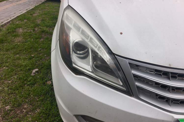 Used BAIC Weiwang M20 2014 1.5L practical type BJ415A Right Front Headlight