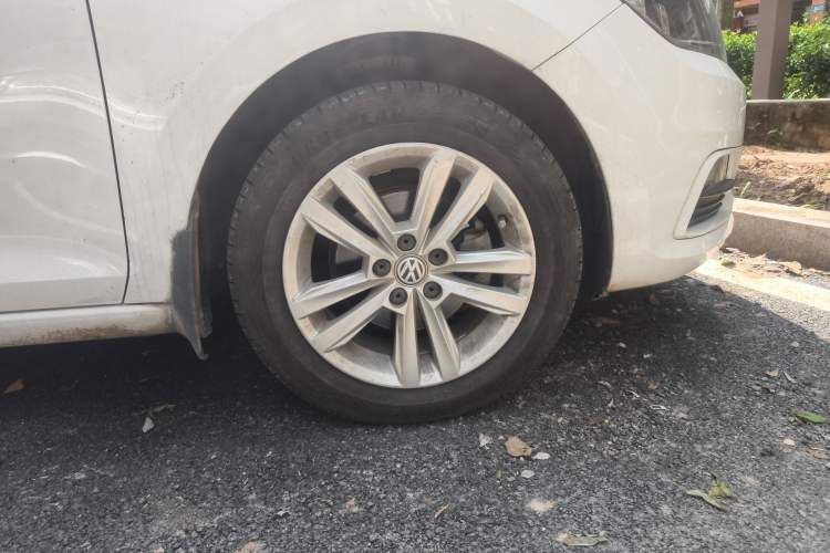 Used Volkswagen Santana 2016 1.6L Manual Comfort Edition Right Front Wheel Hub