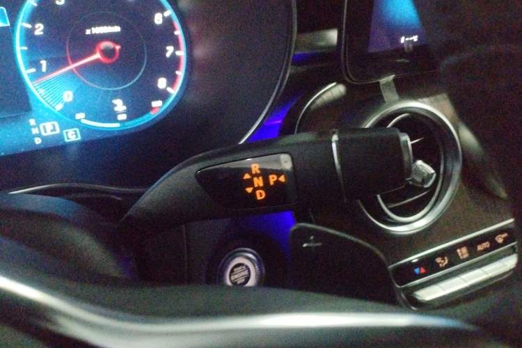 Used Mercedes-Benz GLC 2020 Facelift GLC 300 L 4MATIC Dynamic Edition Gear Lever