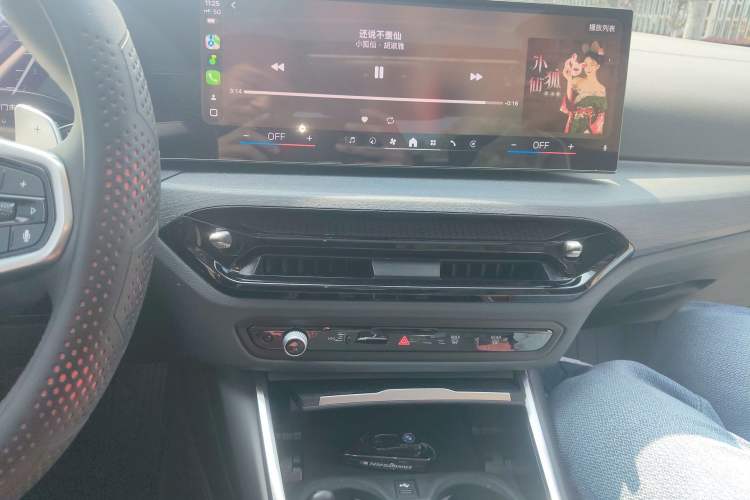 Used BMW 3 Series 2025 325Li M Sport Package Audio And AC Panel