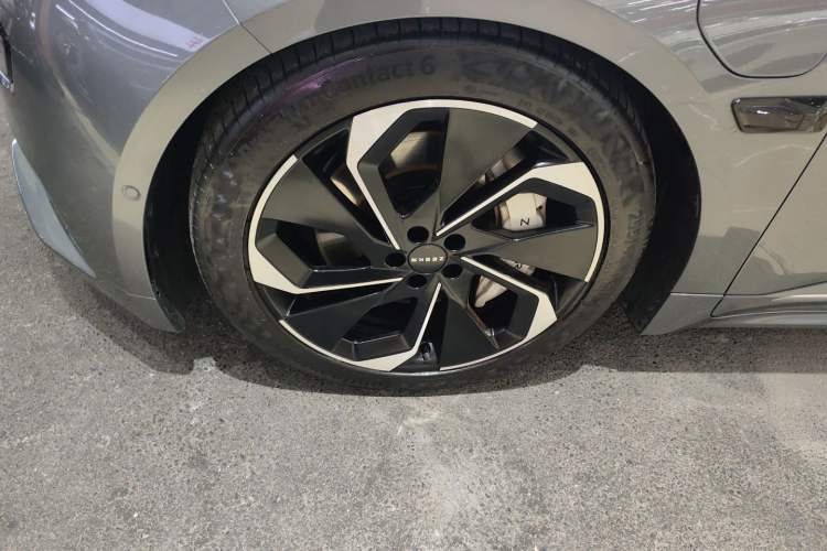 Used Zeekr 001 2021 Ultra-Long Range Dual-Motor YOU Version Left Front Wheel Hub