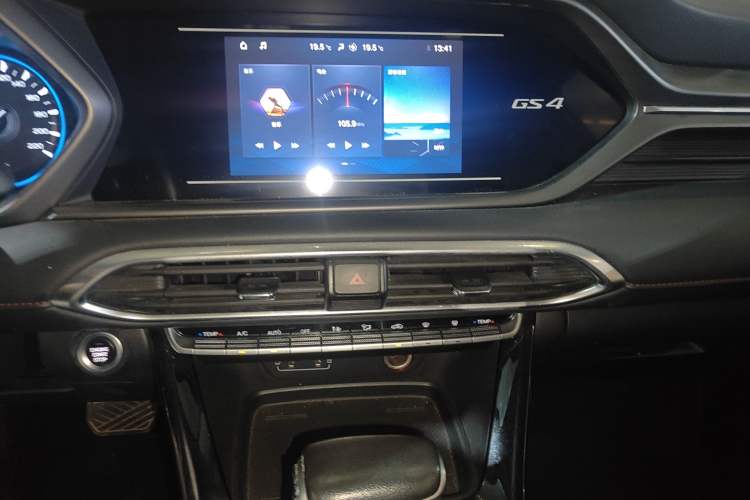 Used GAC Trumpchi GS4 2021 270T Automatic Elite Tech Edition Audio And AC Panel