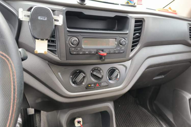 Used Wuling Hongguang V 2019 1.5L Standard Version China VI LAR
