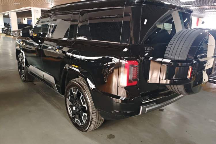 Used Formula Leopard 8 2025 Smart & Brave Flagship Edition 6 Seats Rear Left 45 Deg