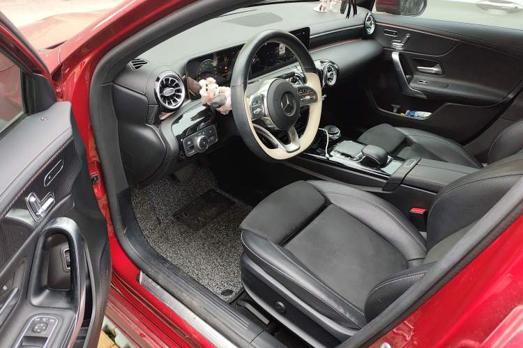 Used Mercedes-Benz A-Class 2020 Restyled A 200 L Sport Sedan Fashion Version
