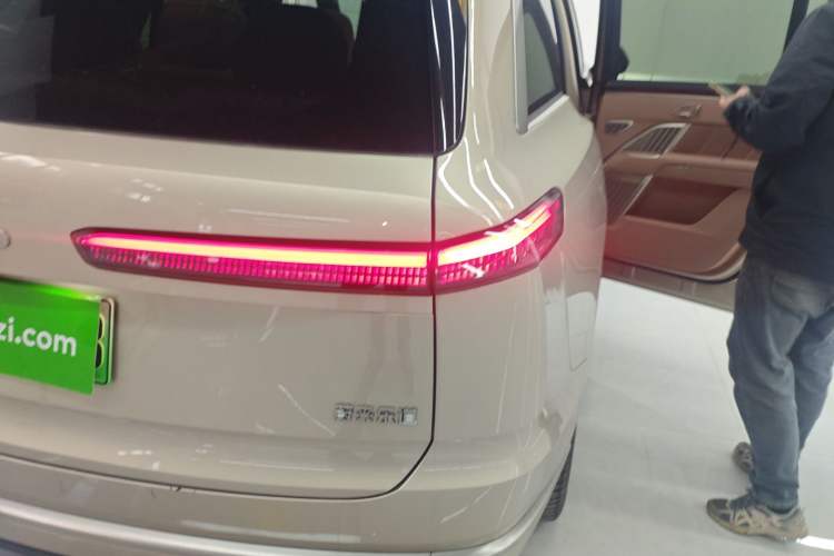 Used ONVO Luxeed L90 2025 Model—Max Six-Seater Version
