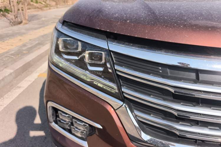 Used Roewe RX8 2018 30T Smart Connectivity Two-Wheel Drive Flagship Edition
