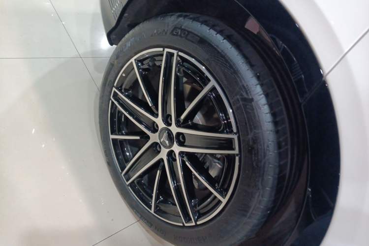 Used VOYAH COURAGE 2025 Model Rear-Drive Qiankun Edition Exterior 5