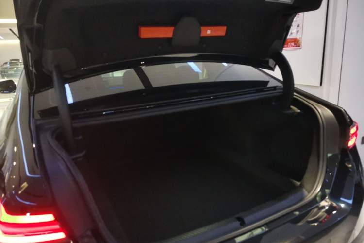 Used BMW 5 Series 2024 530Li Leading Model M Sport Package