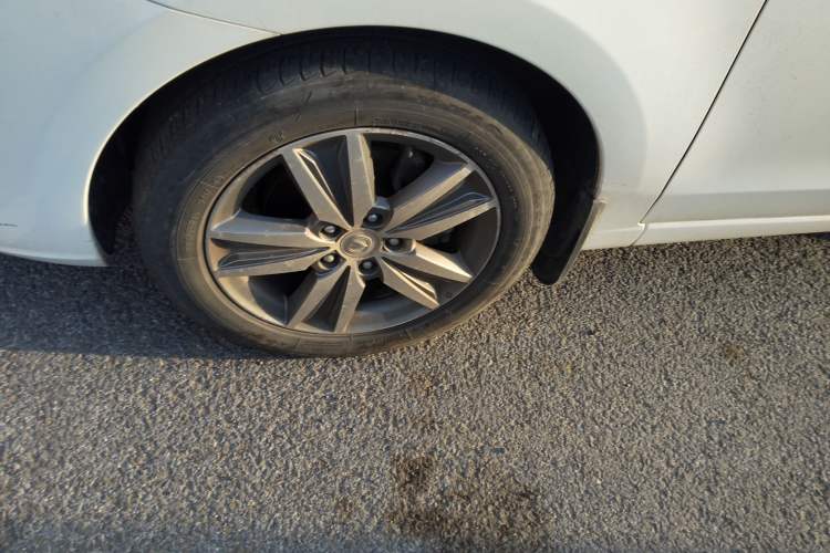 Used CHANGAN Eado 2015 1.6L Manual Luxury Model China V Standard Exterior 4