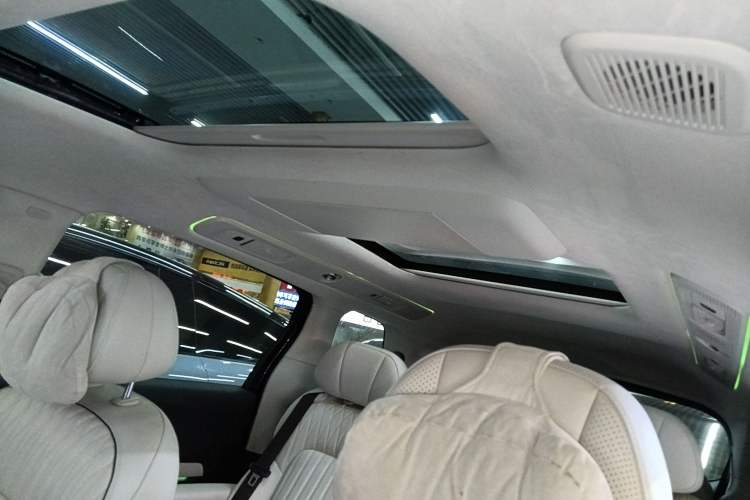 Used VOYAH Dream 2025 PHEV Four-Wheel-Drive Flagship Kunpeng Edition
