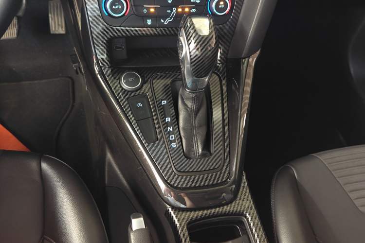 Used Ford Focus 2017 Hatchback EcoBoost 180 Automatic Elite Model Gear Lever