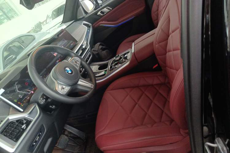 Used BMW X5 2023 xDrive 40Li M Sport Night Edition Package Left Front Seat