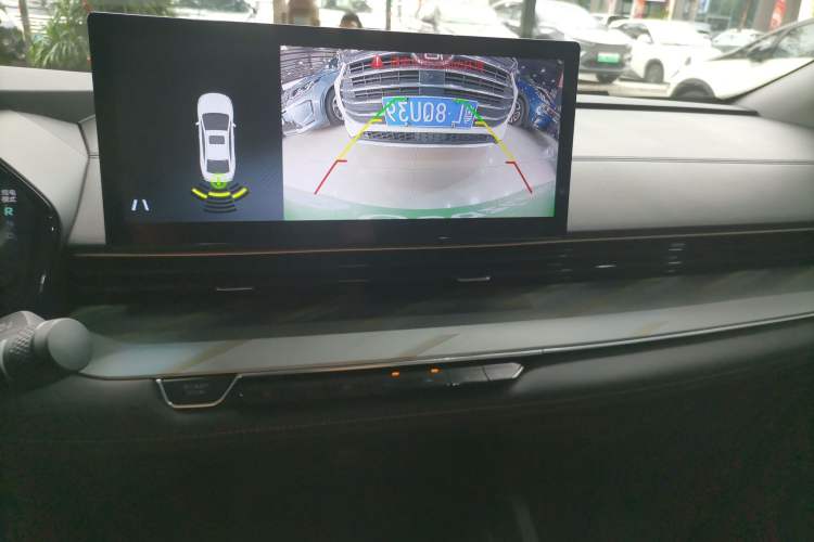 Used Geely Auto Emgrand L HiP 2024 Longteng Edition 1.5TD-DHT Pro 100KM Superior Model Audio And AC Panel