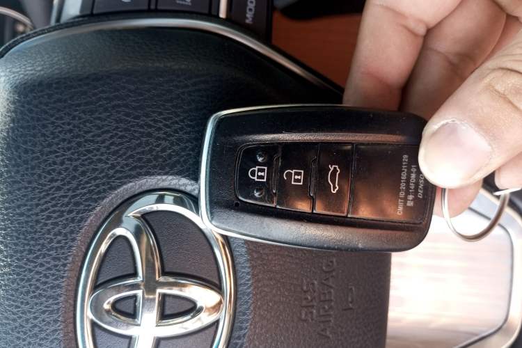 Used Toyota Camry 2019 Dual-Engine 2.5 HG Luxury Edition China VI Standard
