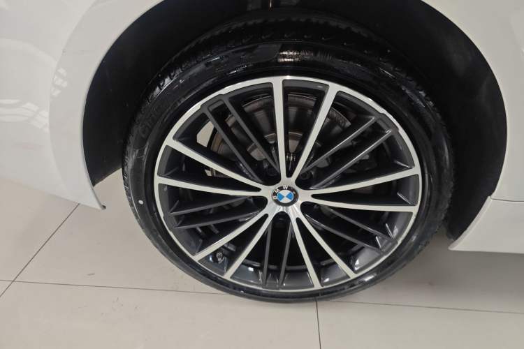 Used BMW 5 Series 2022 Restyled 530Li Leading Edition M Sport Package Right Rear Wheel Hub