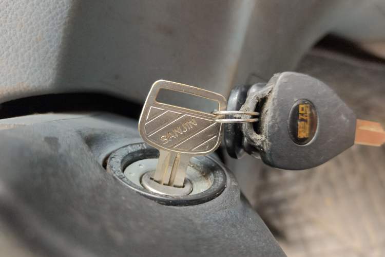 Used Wuling Rongguang V 2016 1.5L Practical Version Non-Power-Assisted Vehicle Key