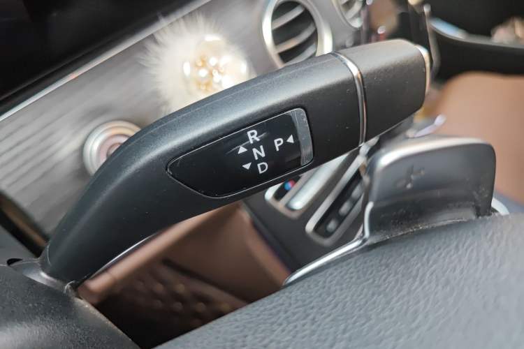 Used Mercedes-Benz E-Class 2020 Restyled E 300 L Sporty and Stylish Edition Gear Lever