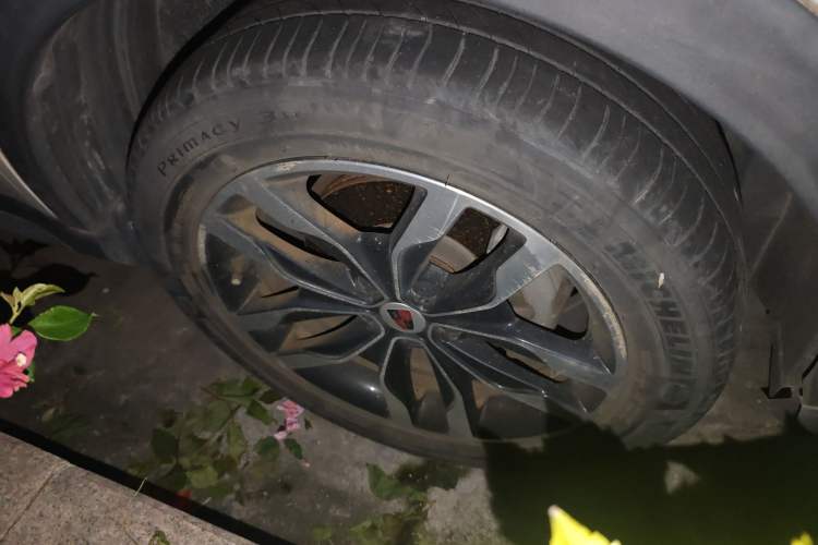 Used Roewe RX5 2016 20T Two-Wheel Drive Automatic Internet Smart Edition Right Front Wheel Hub