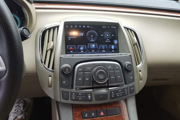 Used Buick LaCrosse 2012 2.4L SIDI Elegant Edition Audio And AC Panel