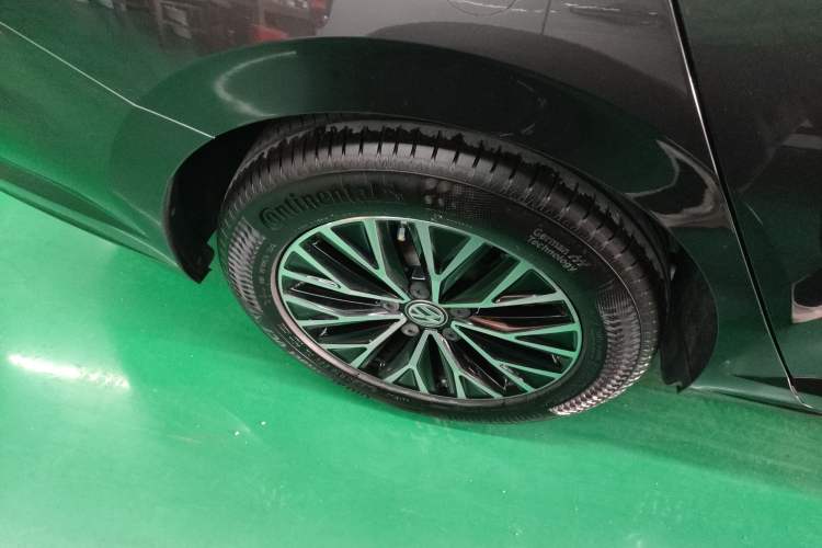 Used Volkswagen Sagitar 2021 200TSI DSG Comfort Connect Edition Right Rear Wheel Hub