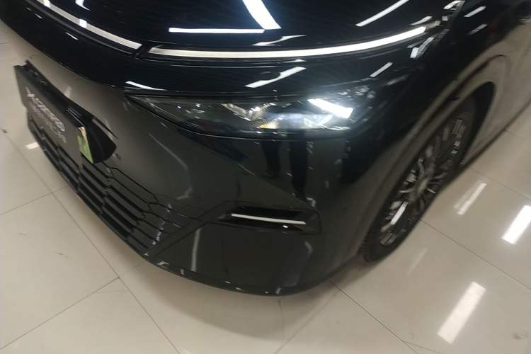 Used XPeng X9 2025 740 Ultra-Long Range Max
