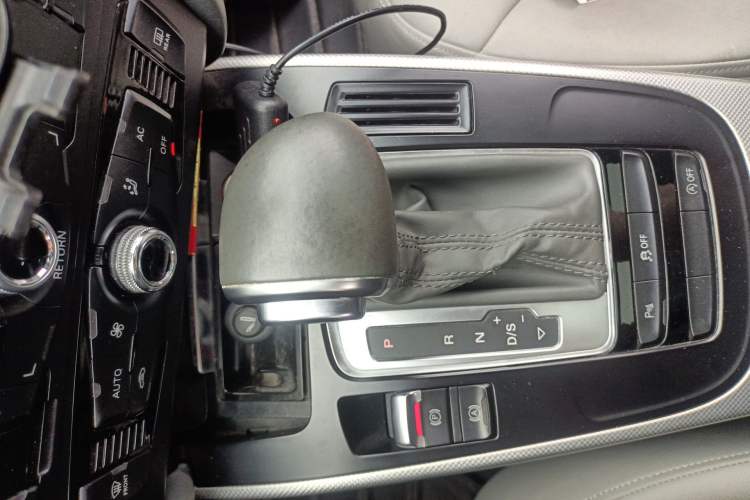 Used Audi A4L 2013 35 TFSI Automatic Standard Model Gear Lever