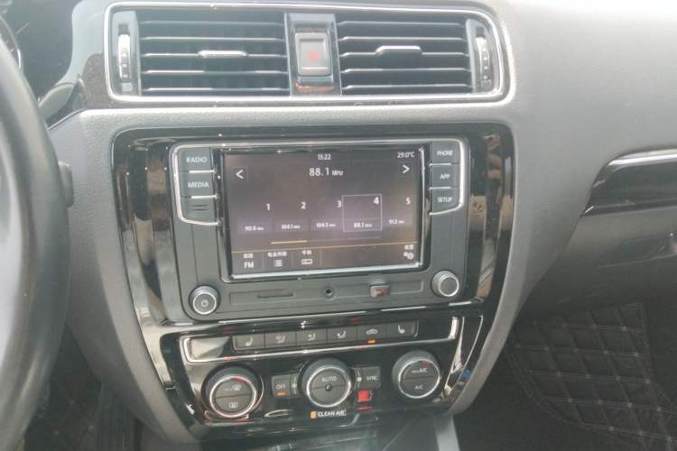 Used Volkswagen Sagitar 2018 280TSI DSG Luxury Model Audio And AC Panel