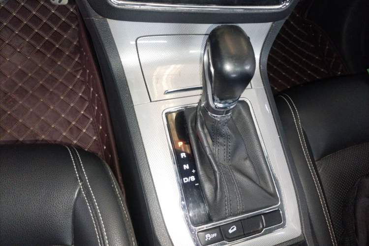 Used Roewe RX5 2016 20T Two-Wheel Drive Automatic Internet Smart Edition