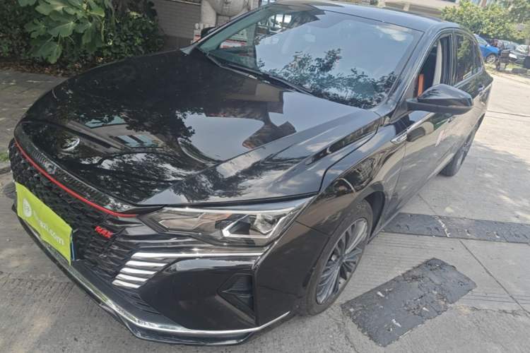 Używany Dongfeng Aeolus Yixuan MAX 2023 1.5T Ultra-Stylish Trendsetting Dad Edition