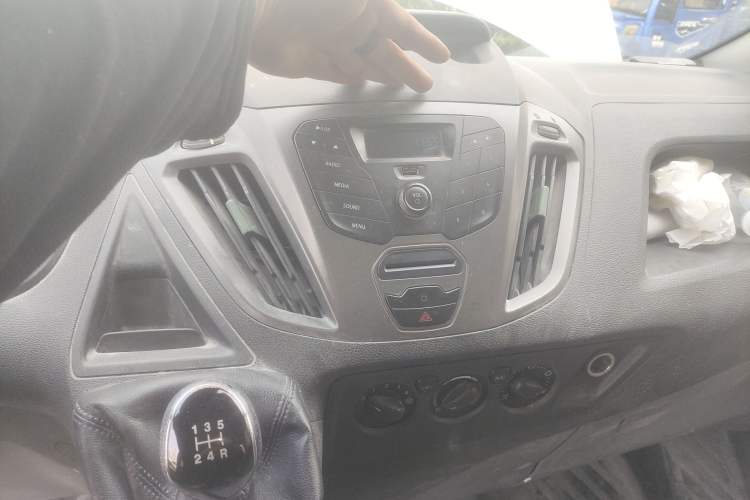 Used Ford Transit 2017 2.0T Diesel Multi-Function Commercial Vehicle Mid-Drive Mid-Roof China V Standard