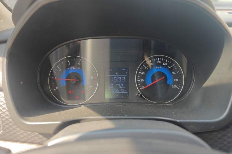 Used Dongfeng Fengon 330 2018 1.5L 330S Comfort Edition China V Standard DK15