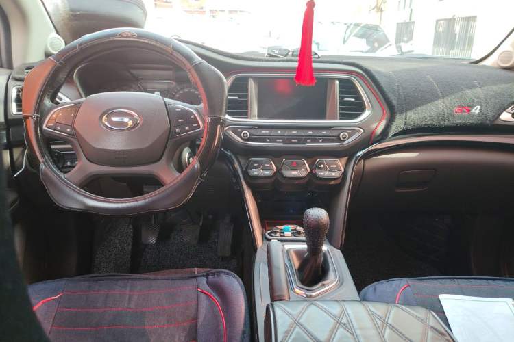 Used GAC Trumpchi GS4 2017 235T Manual Two-Wheel Drive Luxury Edition Center Console