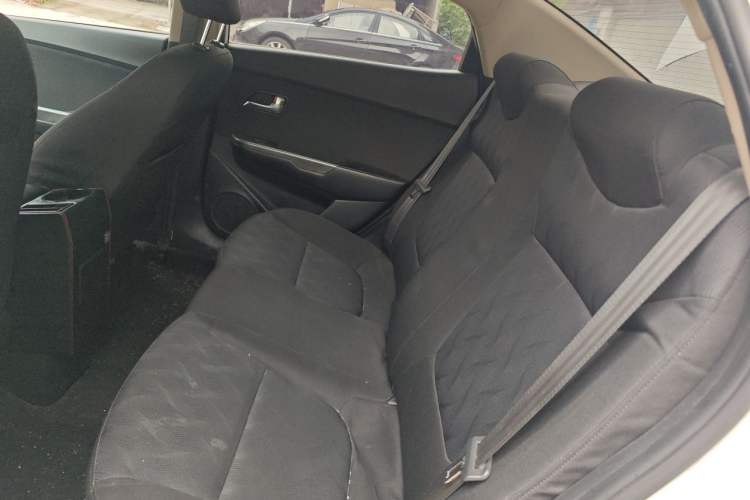 Used Kia K2 2015 Sedan 1.4L MT GLS