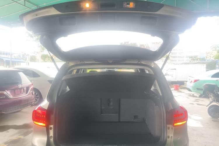 Used Volkswagen Tiguan 2016 300TSI Automatic Two-Wheel Drive Trend Edition Trunk