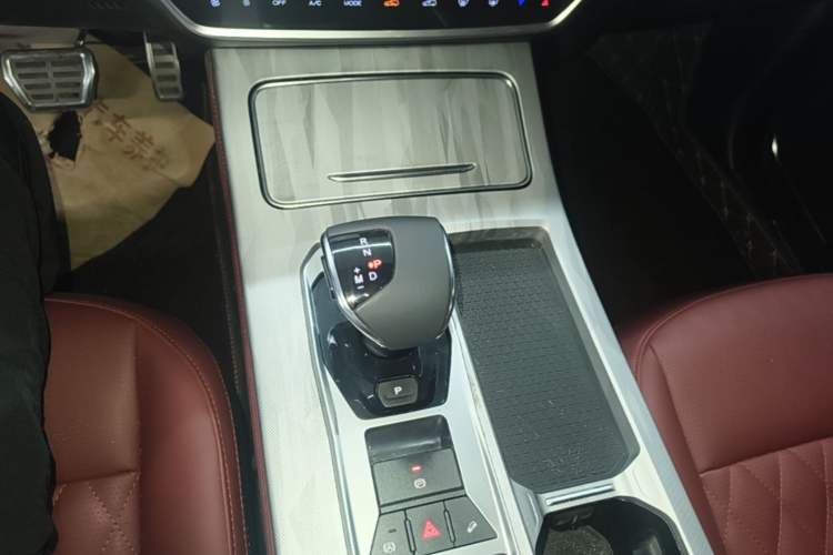 Used JETOUR X70 PLUS 2024 1.6T DCT Luxury Edition 7-Seater
