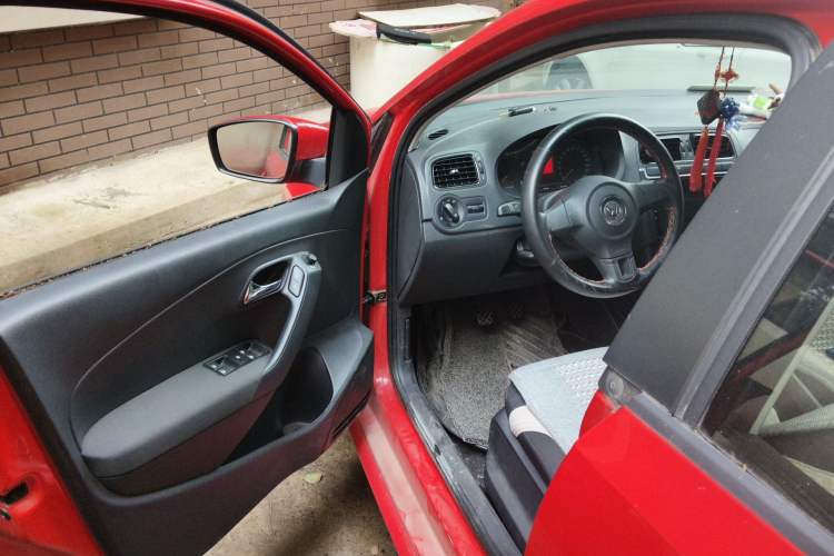 Used Volkswagen Polo 2013 1.4L Manual Fashion Edition Driver Seat